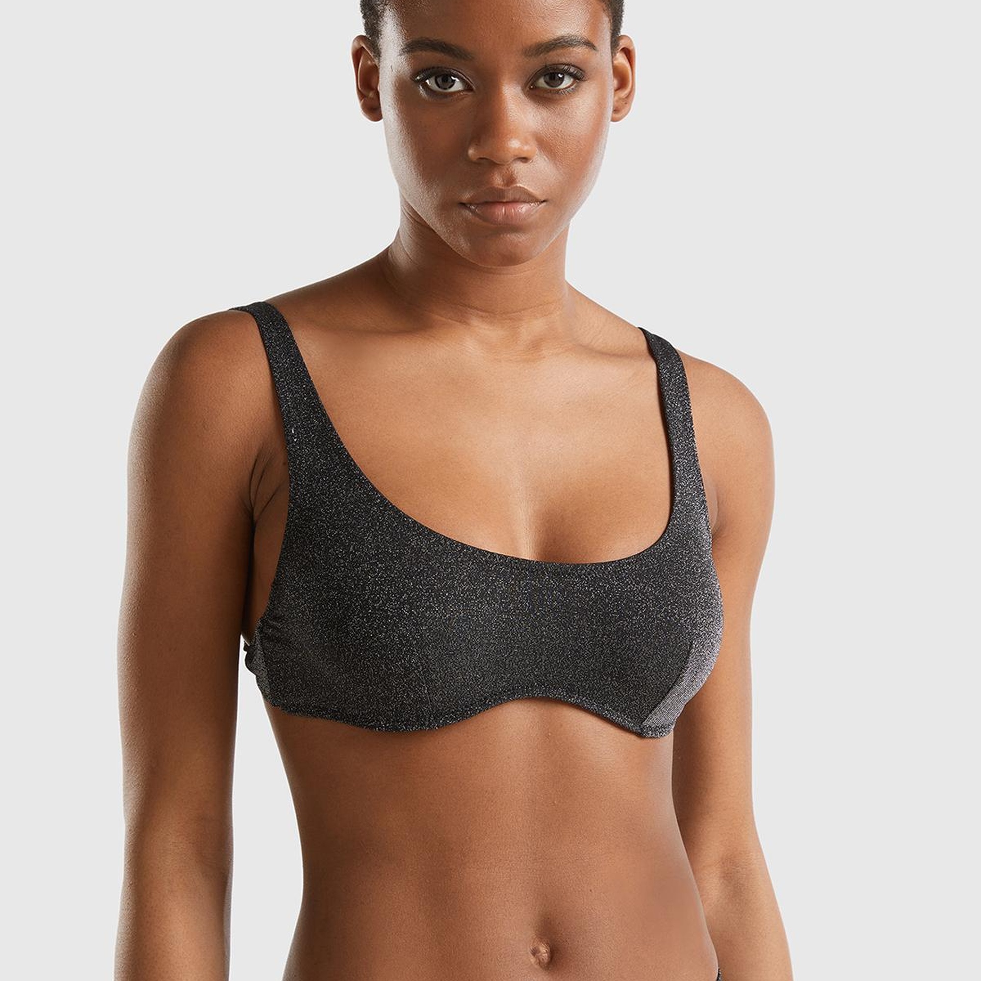 Kadın Siyah Kenarı Logo İşlemeli Ayarlanabilir Askılı Bikini Üstü