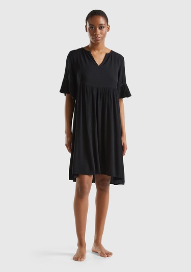  Kadın Siyah %100 Viskoz Kolları Fırfırlı Derin V Yaka Kısa Elbise
