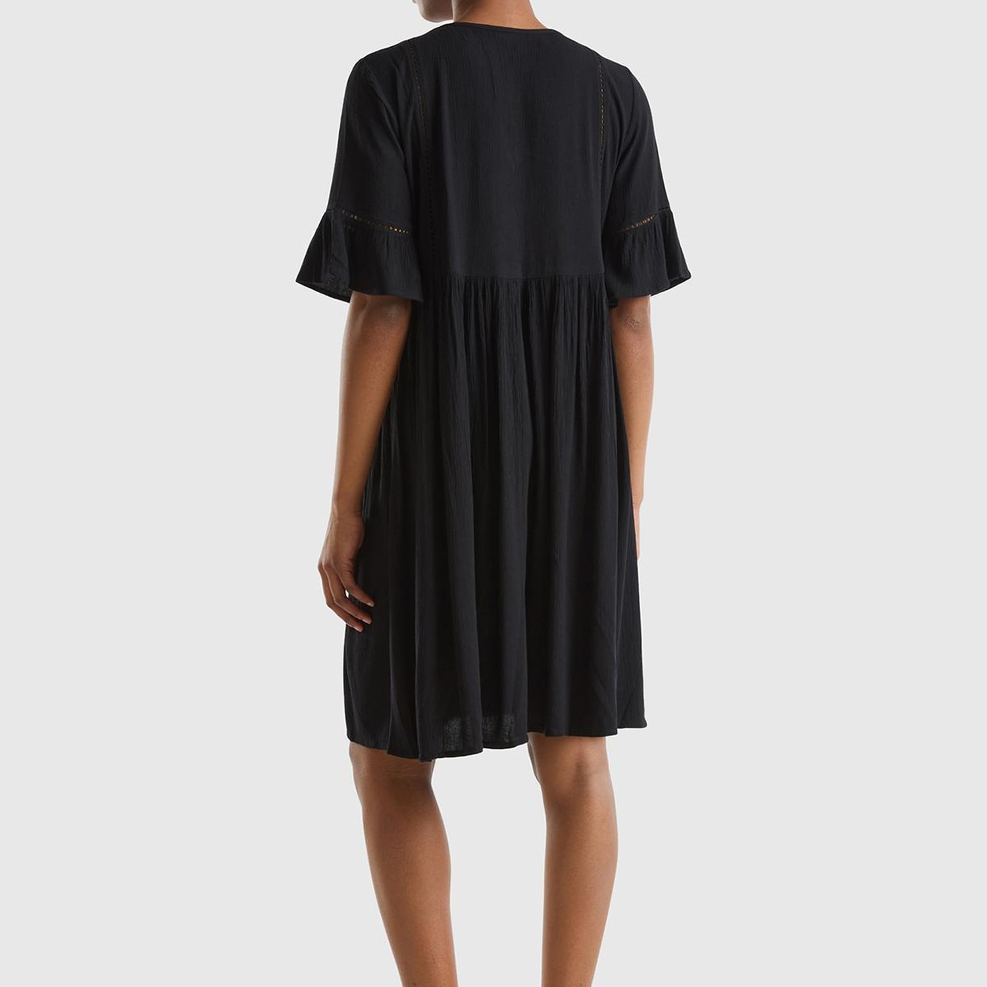 Kadın Siyah %100 Viskoz Kolları Fırfırlı Derin V Yaka Kısa Elbise