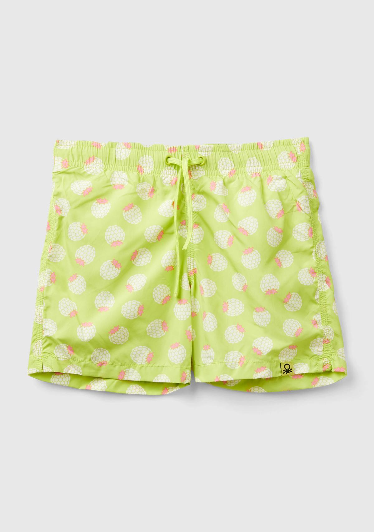  Erkek Çocuk Neon Yeşil Tamamı Desenli Cep Detaylı Beli Büzgülü Kısa Deniz Şortu