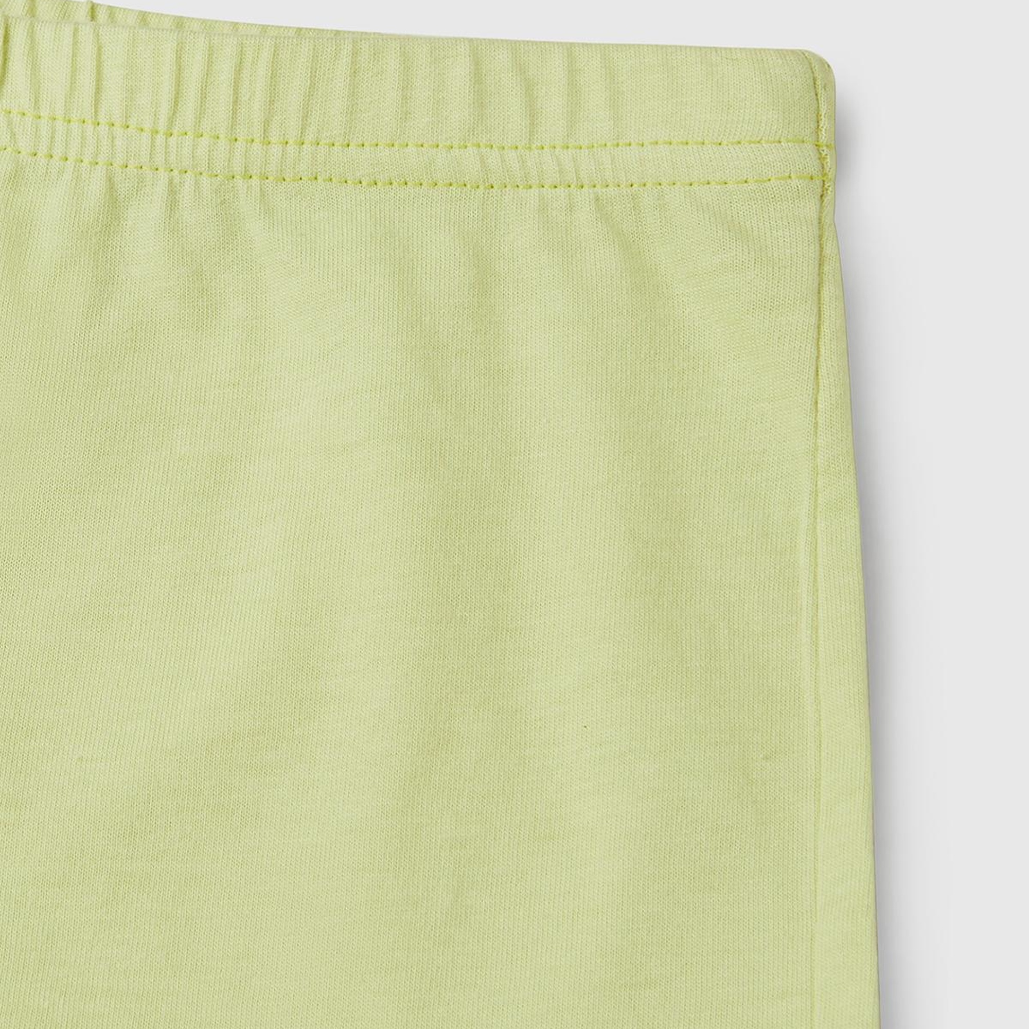 Kız Çocuk Beyaz Baskılı Kolu Fırfırlı T-Shirt ve Ucu Fırfırlı Şort Takım