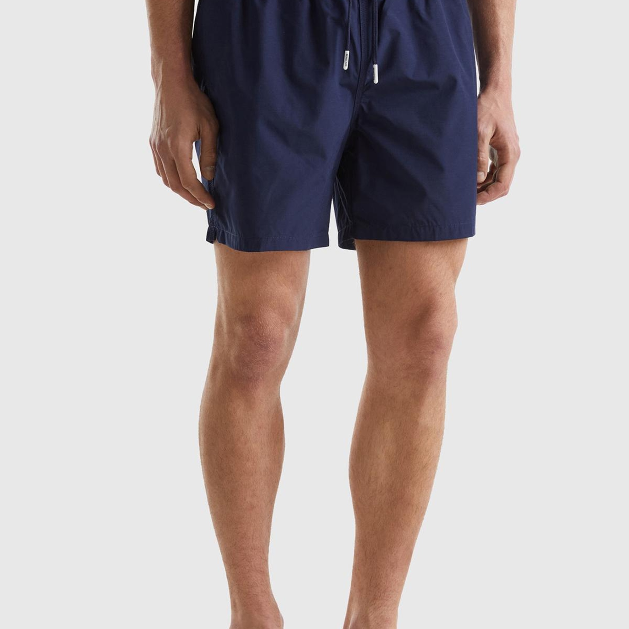 Erkek Koyu Lacivert Önü Logo İşlemeli Yama Cepli Beli Büzgülü Deniz Şortu