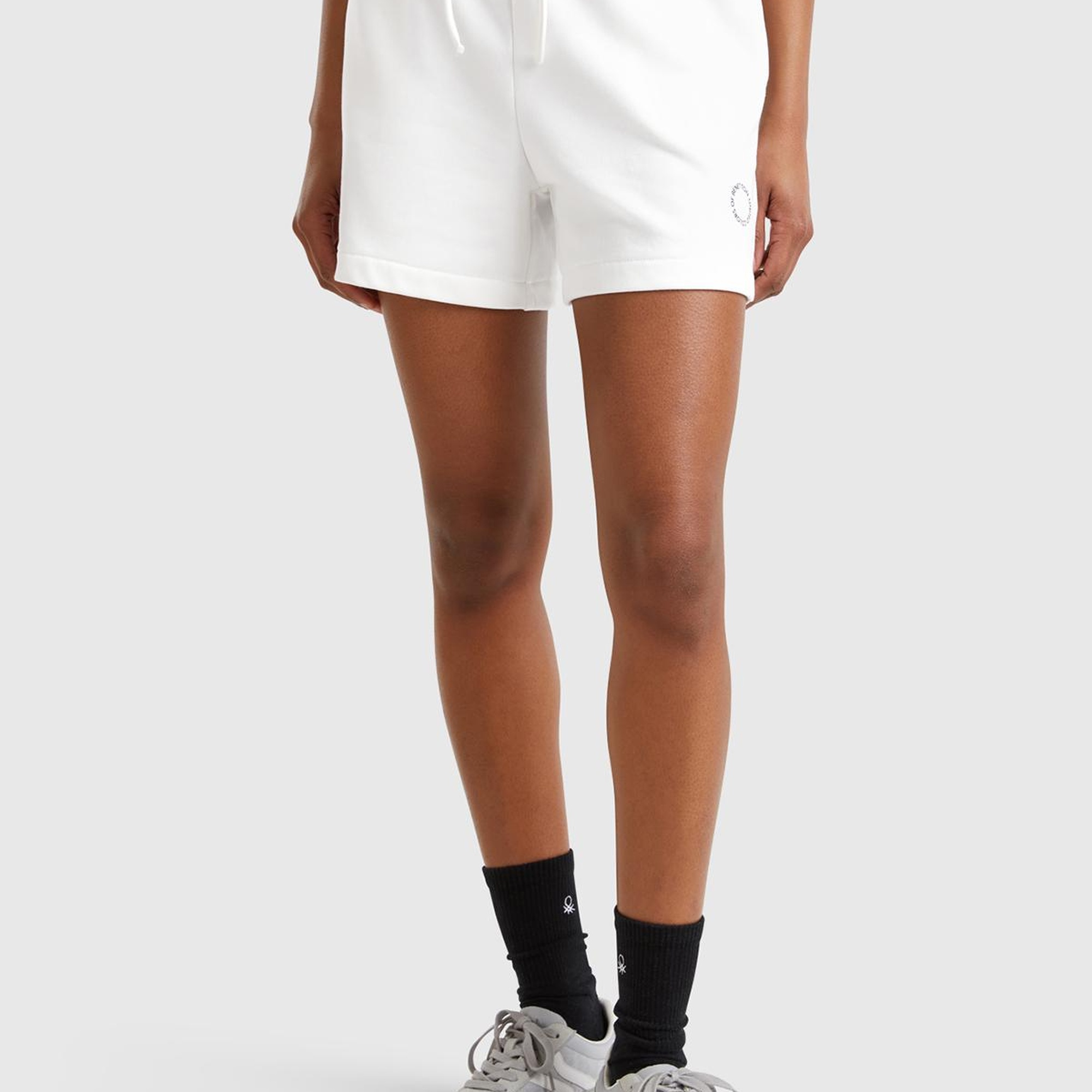 Kadın Beyaz Pamuk Karışımlı Logo Bantlı İpli Yüksek Bel Bermuda Şort