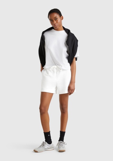  Kadın Beyaz Pamuk Karışımlı Logo Bantlı İpli Yüksek Bel Bermuda Şort