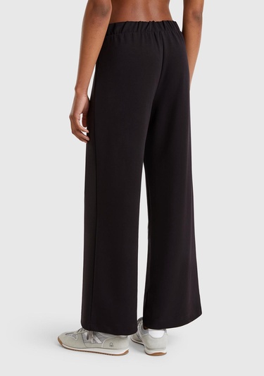  Kadın Siyah Logo Baskılı Beli Lastikli Bol Kesim Eşofman Altı