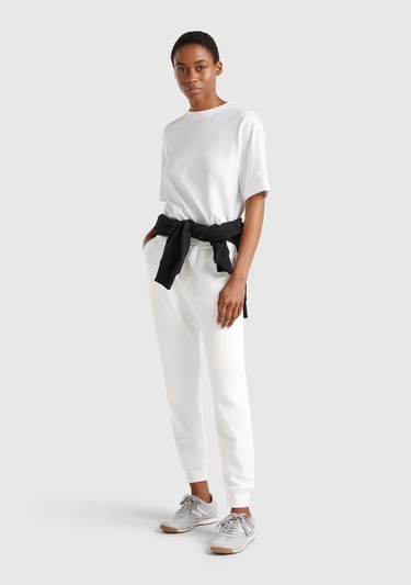  Kadın Beyaz Pamuk Karışımlı Logo Baskılı Beli Lastikli Jogger Eşofman Altı