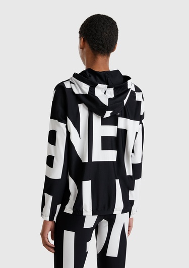  Kadın Siyah Yazı Desenli Önü Fermuarlı İp Detaylı Kapüşonlu Sweatshirt