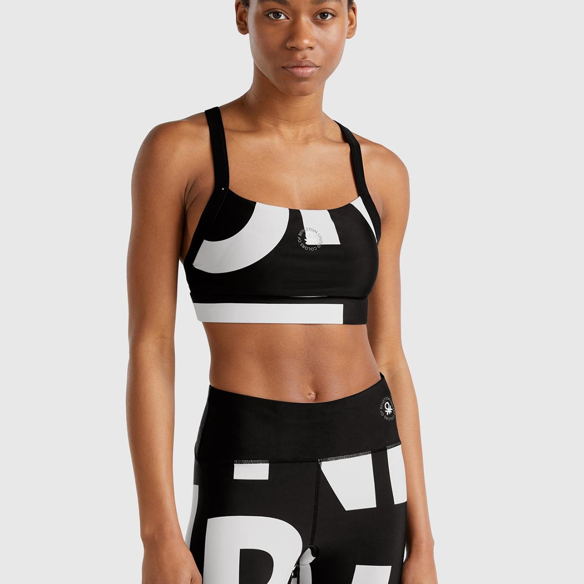 Kadın Siyah Desenli Önü Logo Baskılı Crop Atlet