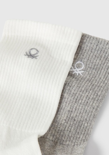  Erkek Çocuk Gri-Beyaz Logo İşlemeli 2'li Uzun Soket Çorap Seti