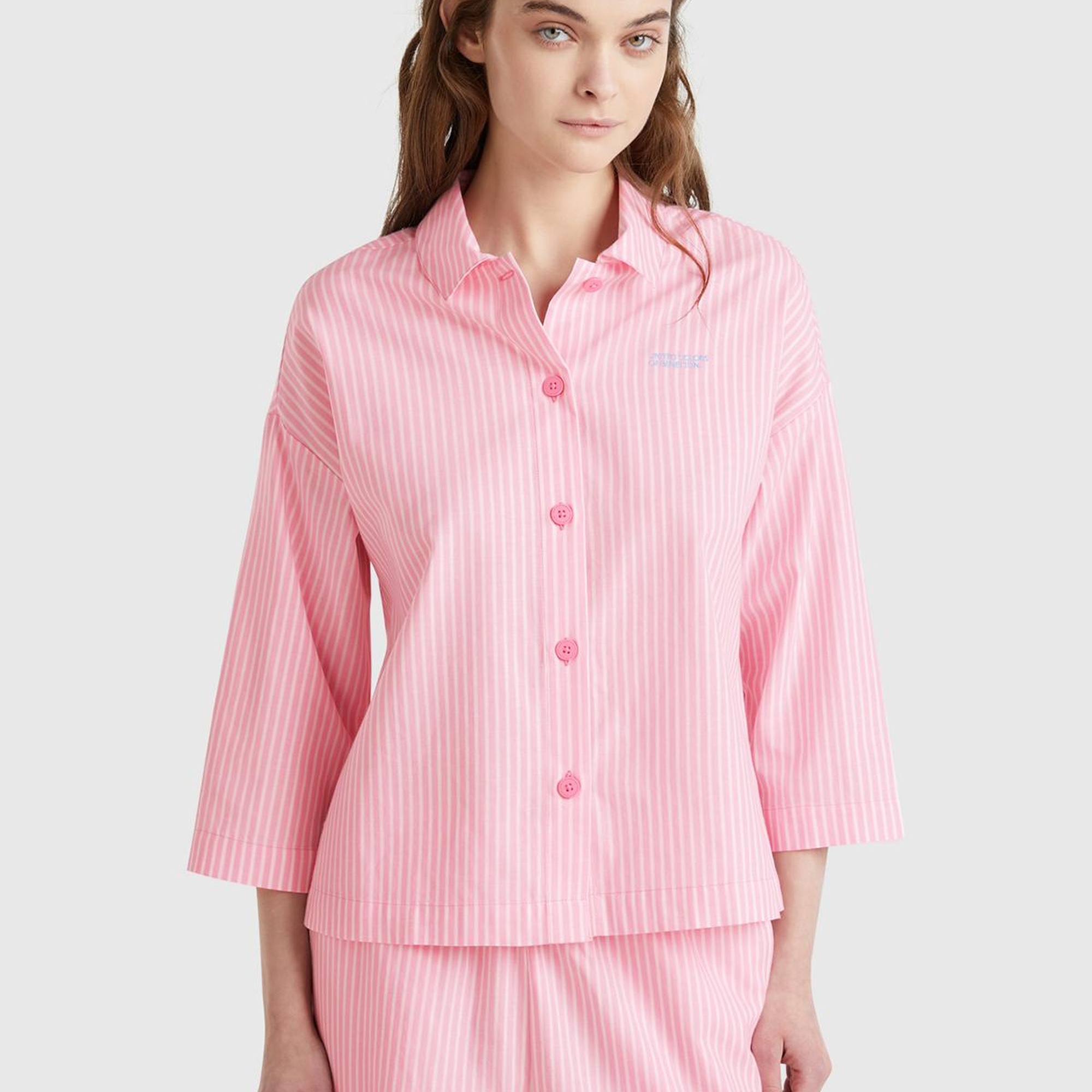 Kadın Pembe %100 Pamuk Desenli Logolu Önü Düğmeli Kısa Kollu Pijama Üstü