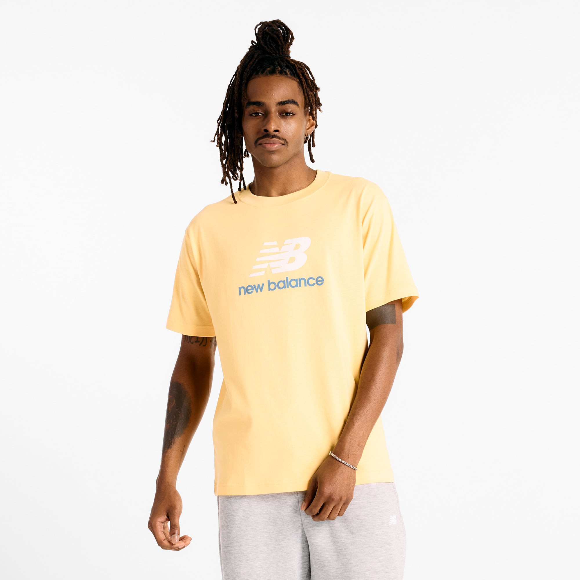  New Balance Athletics Logo Erkek Sarı T-Shirt