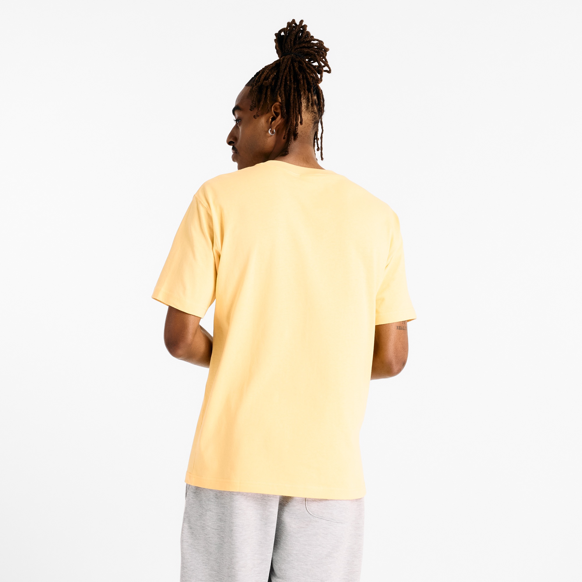 New Balance Athletics Logo Erkek Sarı T-Shirt