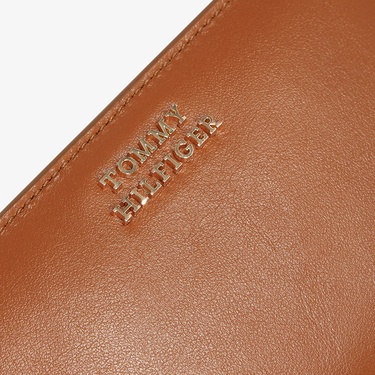  Tommy Hilfiger Leather Med Kadın Kahverengi Cüzdan