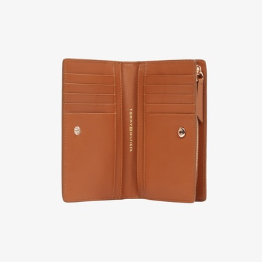  Tommy Hilfiger Leather Med Kadın Kahverengi Cüzdan