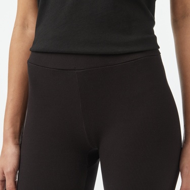  Guess Kadın Siyah Kısa Tayt