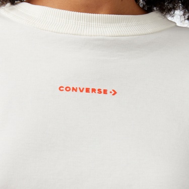  Converse Star Chevron Baskılı Kadın Beyaz T-Shirt