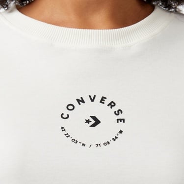  Converse Star Chevron Baskılı Oversize Fit Kadın Beyaz T-Shirt