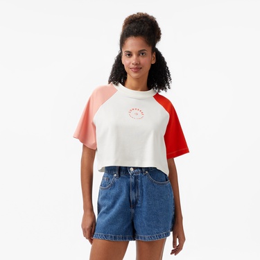  Converse Star Chevron Baskılı Kadın Beyaz T-Shirt