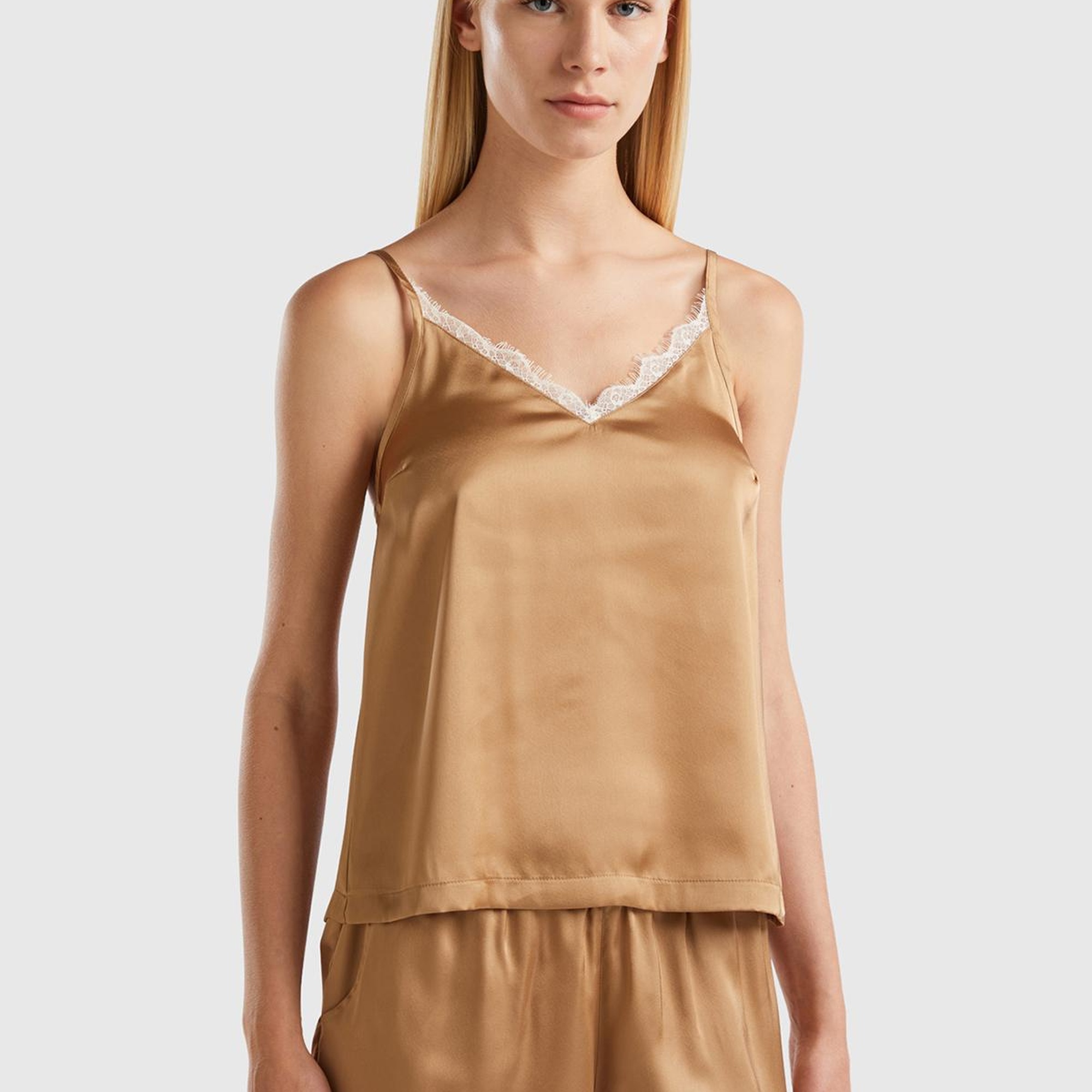 Kadın Taba Yakası Dantelli Askılı Pijama Üst