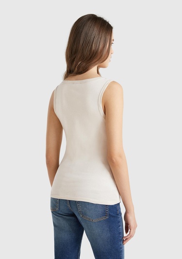  Kadın Taş Rengi %100 Pamuk Ucu Logo İşlemeli Slim Fit Yuvarlak Yaka Atlet