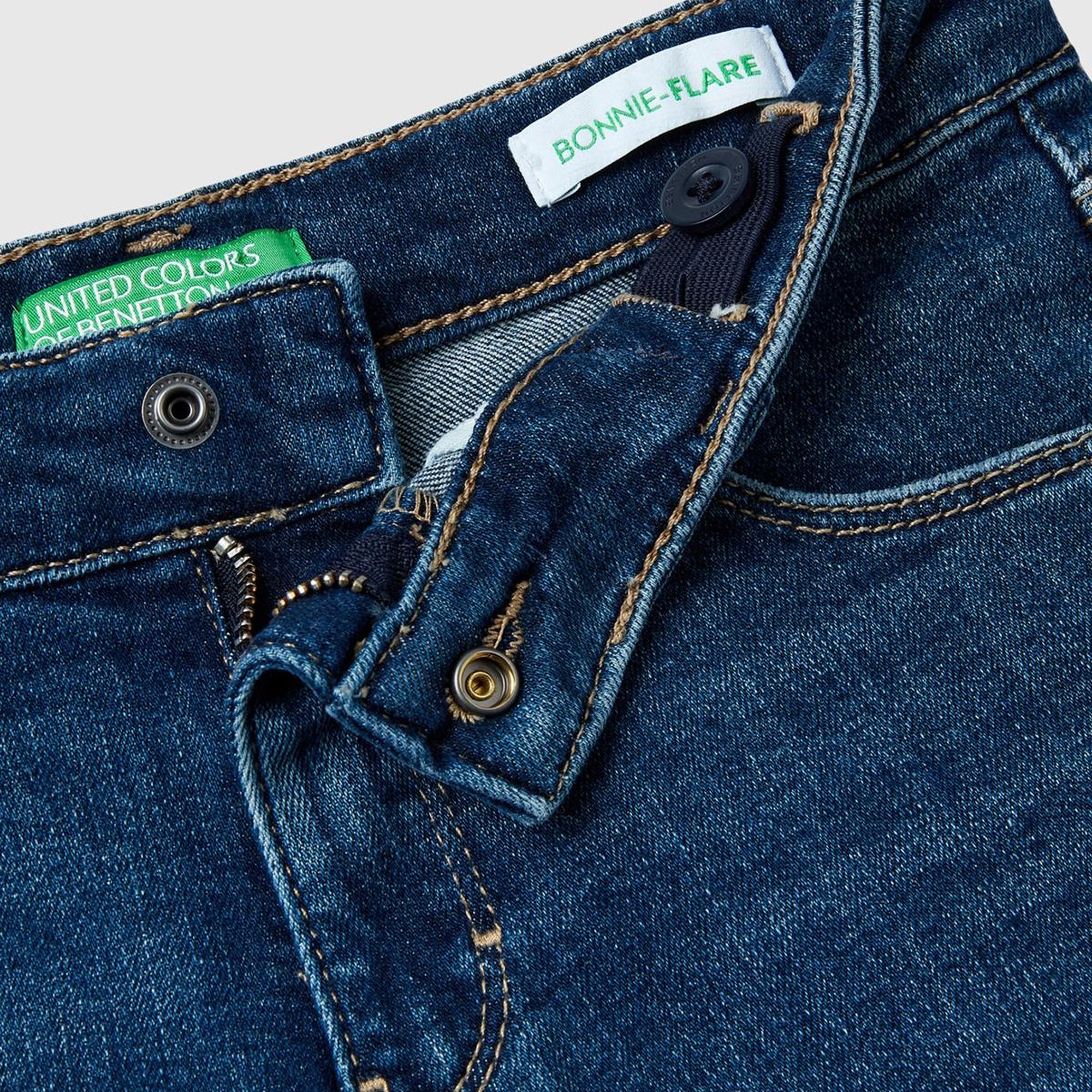 Kız Çocuk Koyu Denim Arka Cebi Logo İşlemeli 5 Cepli Eskitilmiş Efektli Pantolon