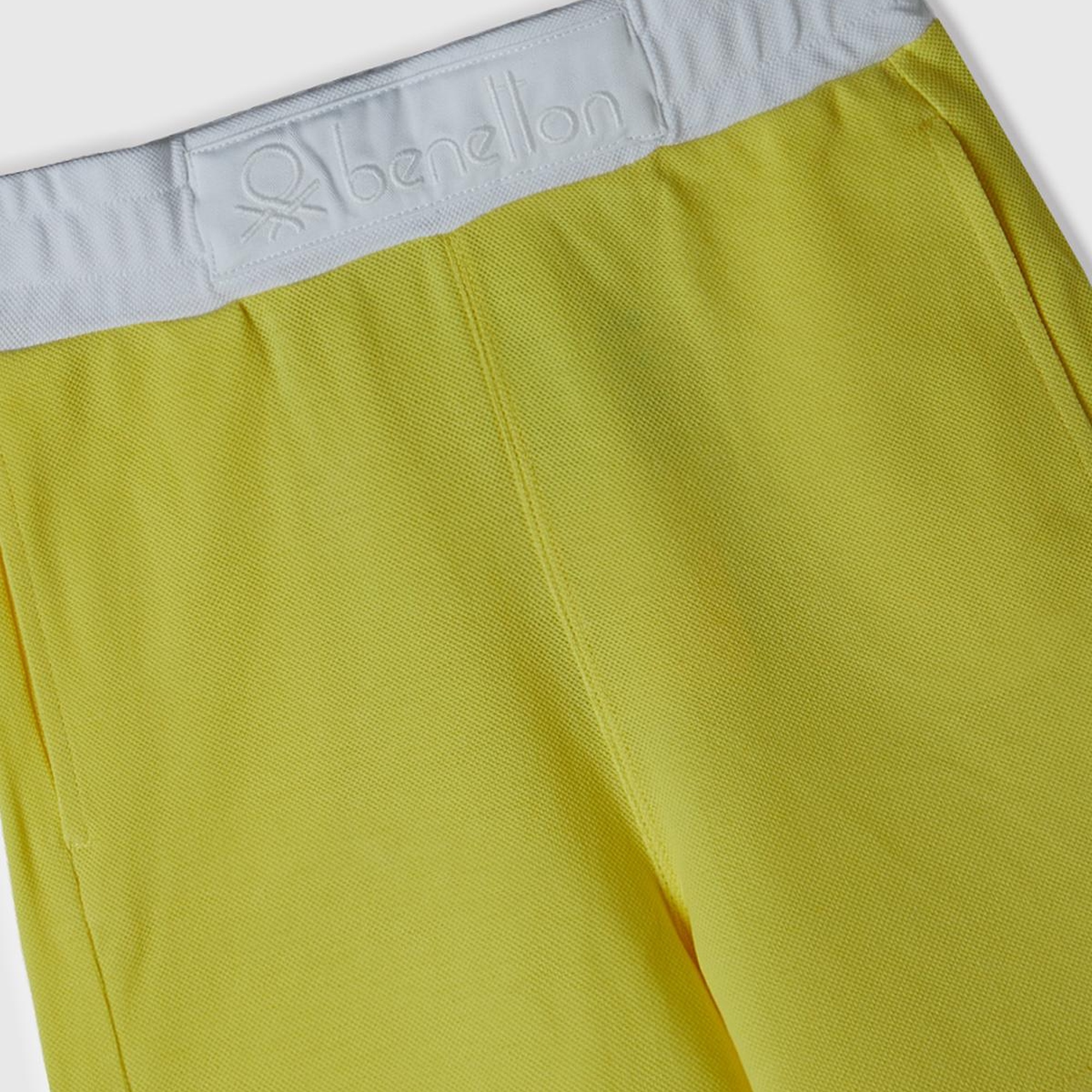 Erkek Çocuk Neon Sarı Beli Büzgülü ve Logo Baskılı Arkası Tek Cepli Pike Polo Şort