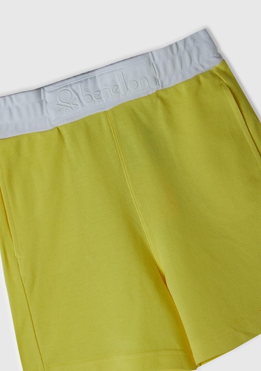  Erkek Çocuk Neon Sarı Beli Büzgülü ve Logo Baskılı Arkası Tek Cepli Pike Polo Şort