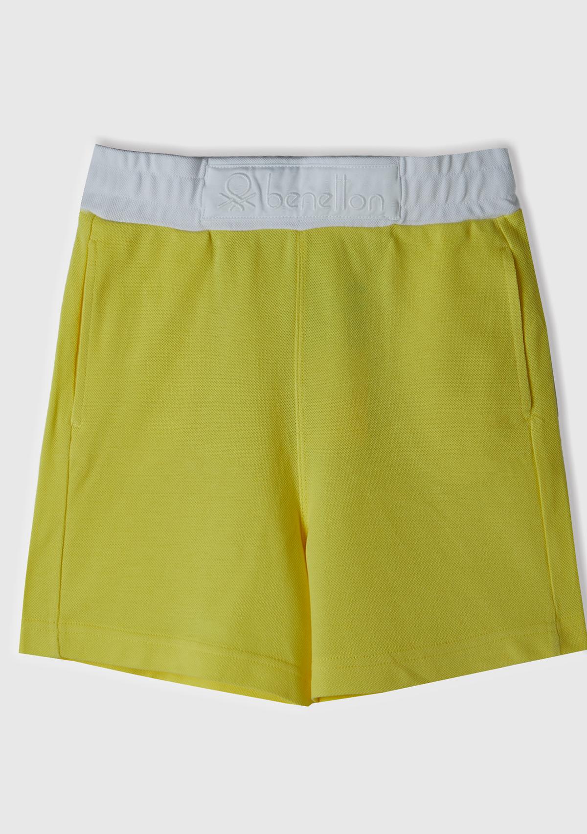  Erkek Çocuk Neon Sarı Beli Büzgülü ve Logo Baskılı Arkası Tek Cepli Pike Polo Şort