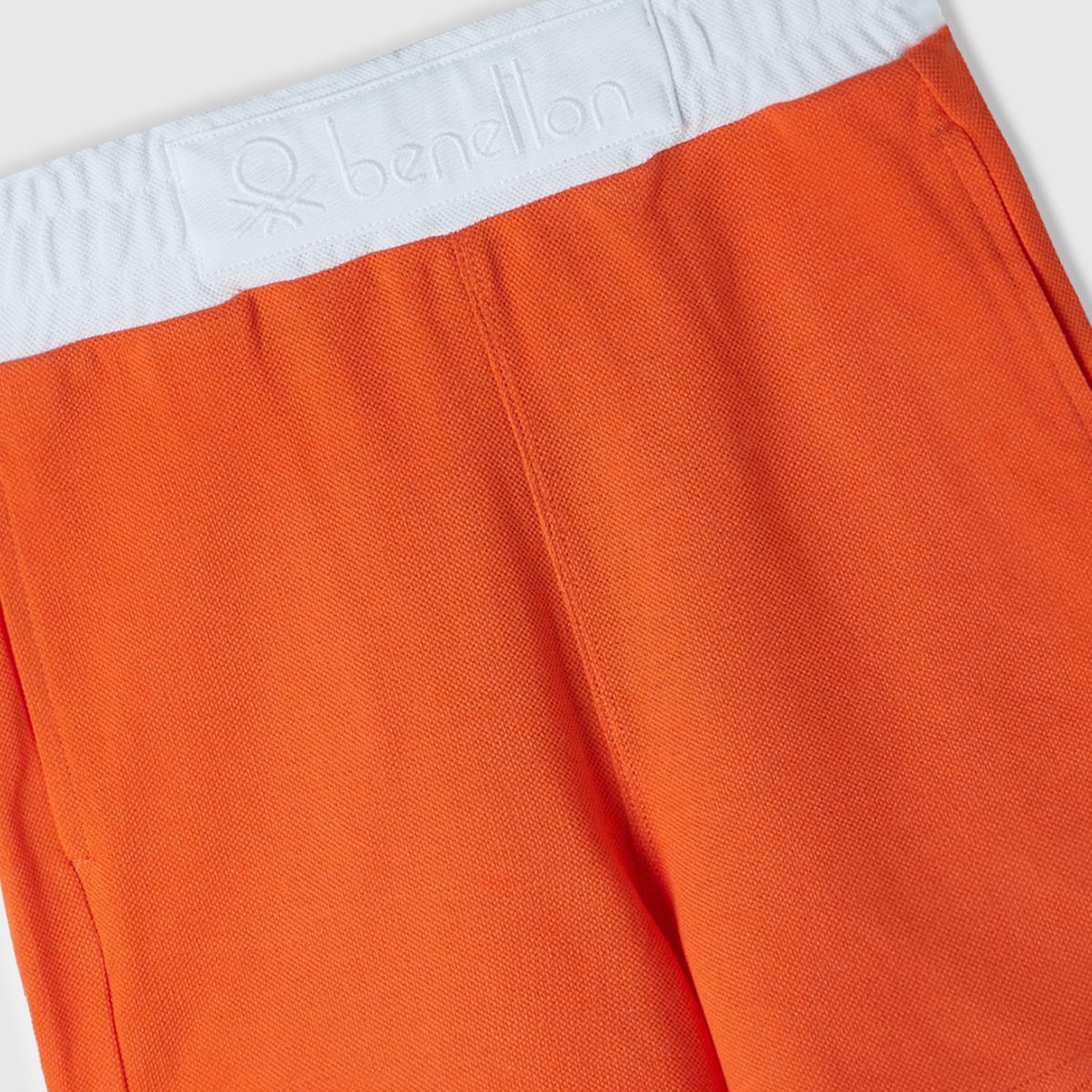 Erkek Çocuk Turuncu Beli Büzgülü ve Logo Baskılı Arkası Tek Cepli Pike Polo Şort