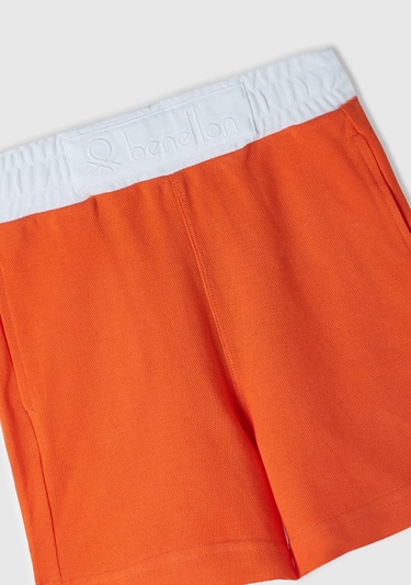  Erkek Çocuk Turuncu Beli Büzgülü ve Logo Baskılı Arkası Tek Cepli Pike Polo Şort