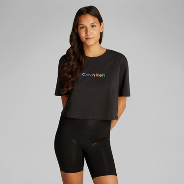  Calvin Klein Cotton Boxy Pride Kadın Siyah T-Shirt