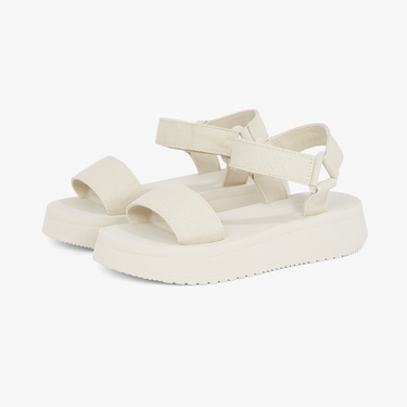  Calvin Klein Kadın Krem Sandalet