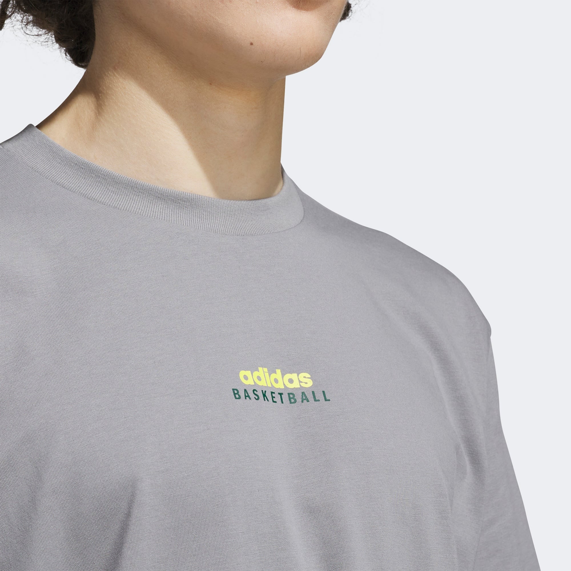 adidas We Ball Together Graphic Erkek Gri Basketbol T-Shirt