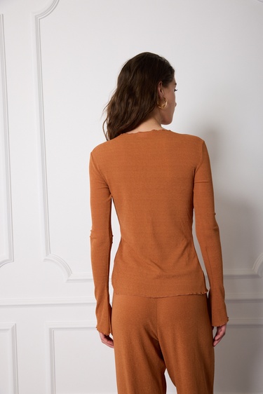  Düğme Detaylı Bluz