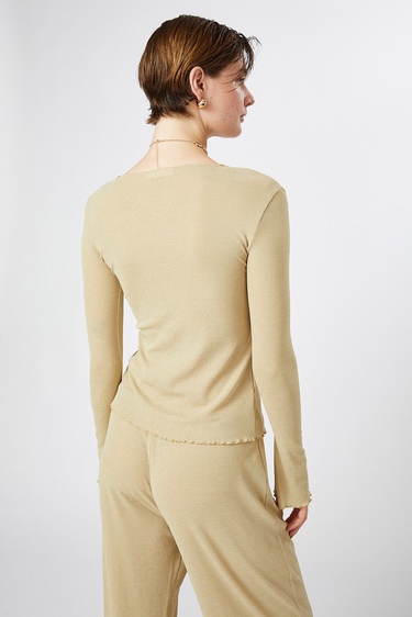  Düğme Detaylı Bluz