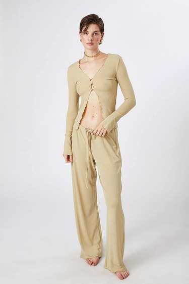  Düğme Detaylı Bluz