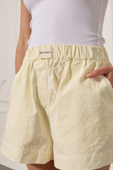  Beli Lastikli Çizgili Şort