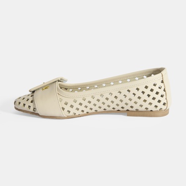  Kadın Bej Toka Aksesuarlı Perforeli Deri Babet