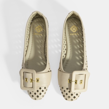  Kadın Bej Toka Aksesuarlı Perforeli Deri Babet