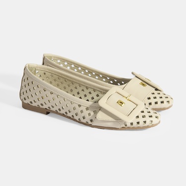  Kadın Bej Toka Aksesuarlı Perforeli Deri Babet