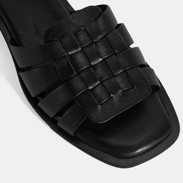  Kadın Siyah Deri Terlik