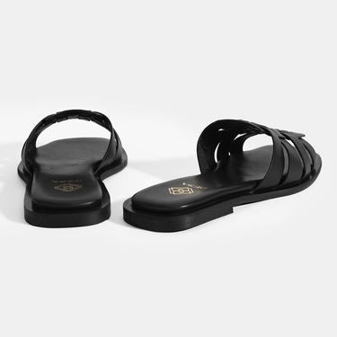  Kadın Siyah Deri Terlik