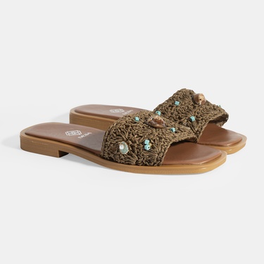  Kadın Kahve Boncuk İşlemeli Hasır Terlik