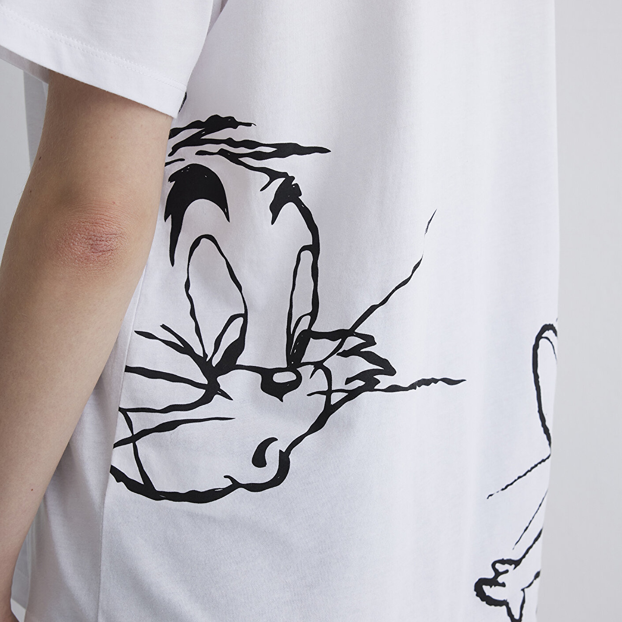 Mavi Tom and Jerry Baskılı Beyaz Tişört Loose Fit / Bol Rahat Kesim 1613359-620