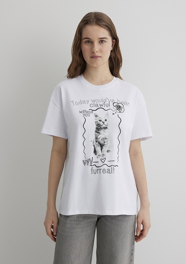  Mavi Kedi Baskılı Beyaz Tişört Loose Fit / Bol Rahat Kesim 1613095-620