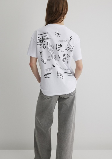  Mavi Kedi Baskılı Beyaz Tişört Loose Fit / Bol Rahat Kesim 1613095-620