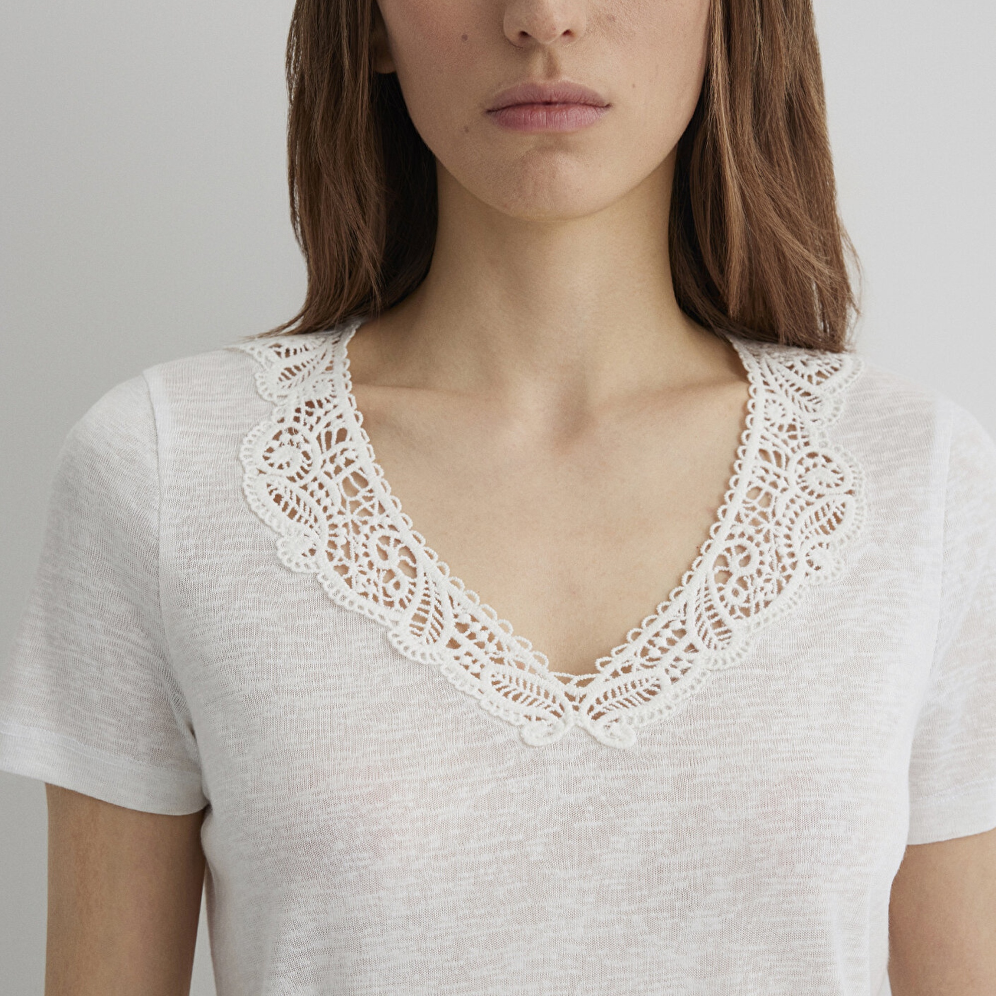 Mavi Dantel Detaylı Beyaz Tişört Slim Fit / Dar Kesim 1612752-70057