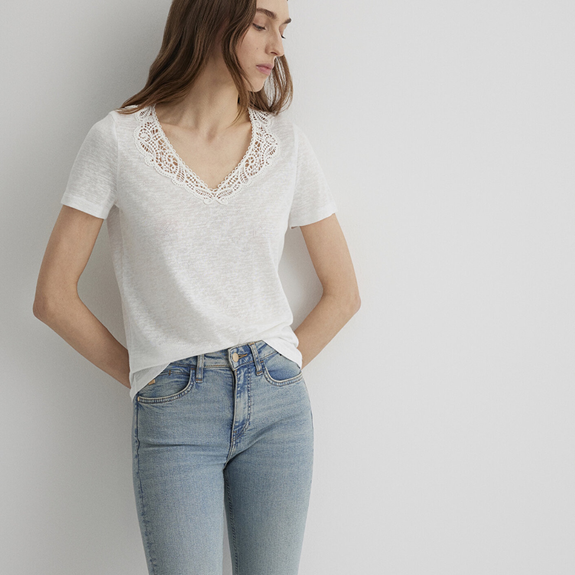 Mavi Dantel Detaylı Beyaz Tişört Slim Fit / Dar Kesim 1612752-70057