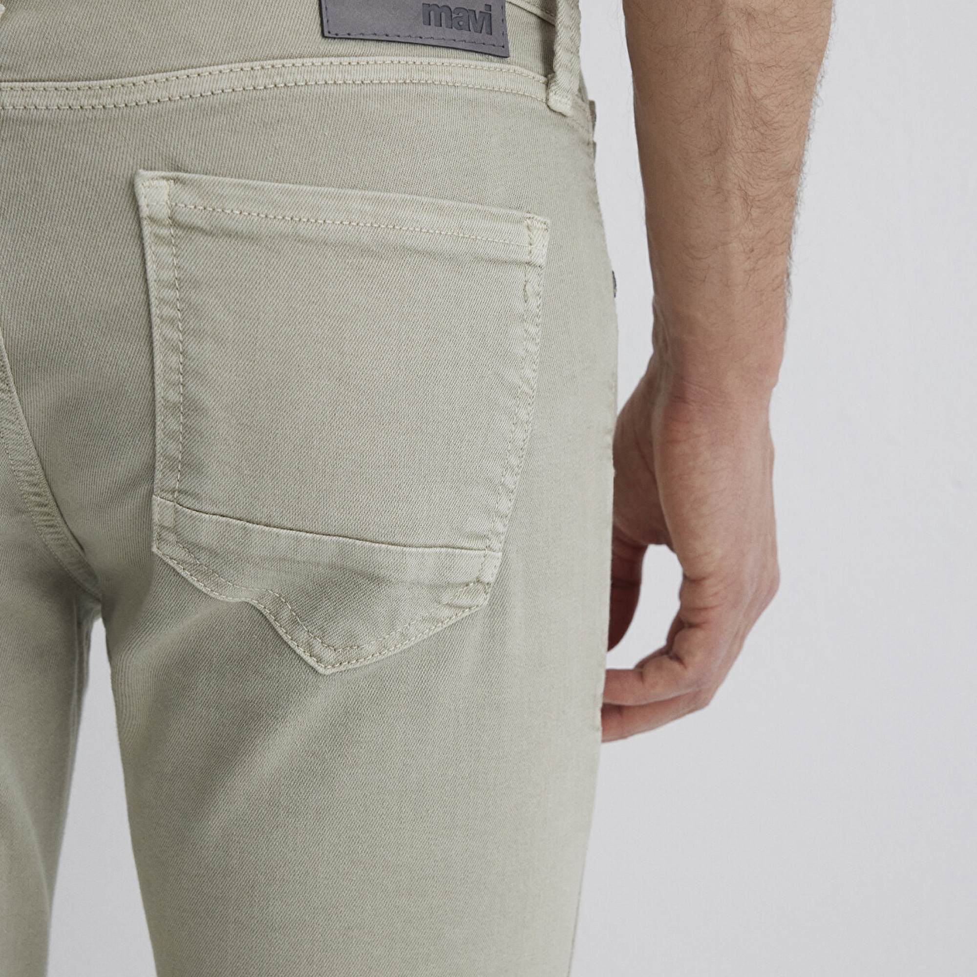 Mavi James Soluk Yeşil Comfort Gabardin Pantolon 0042489454