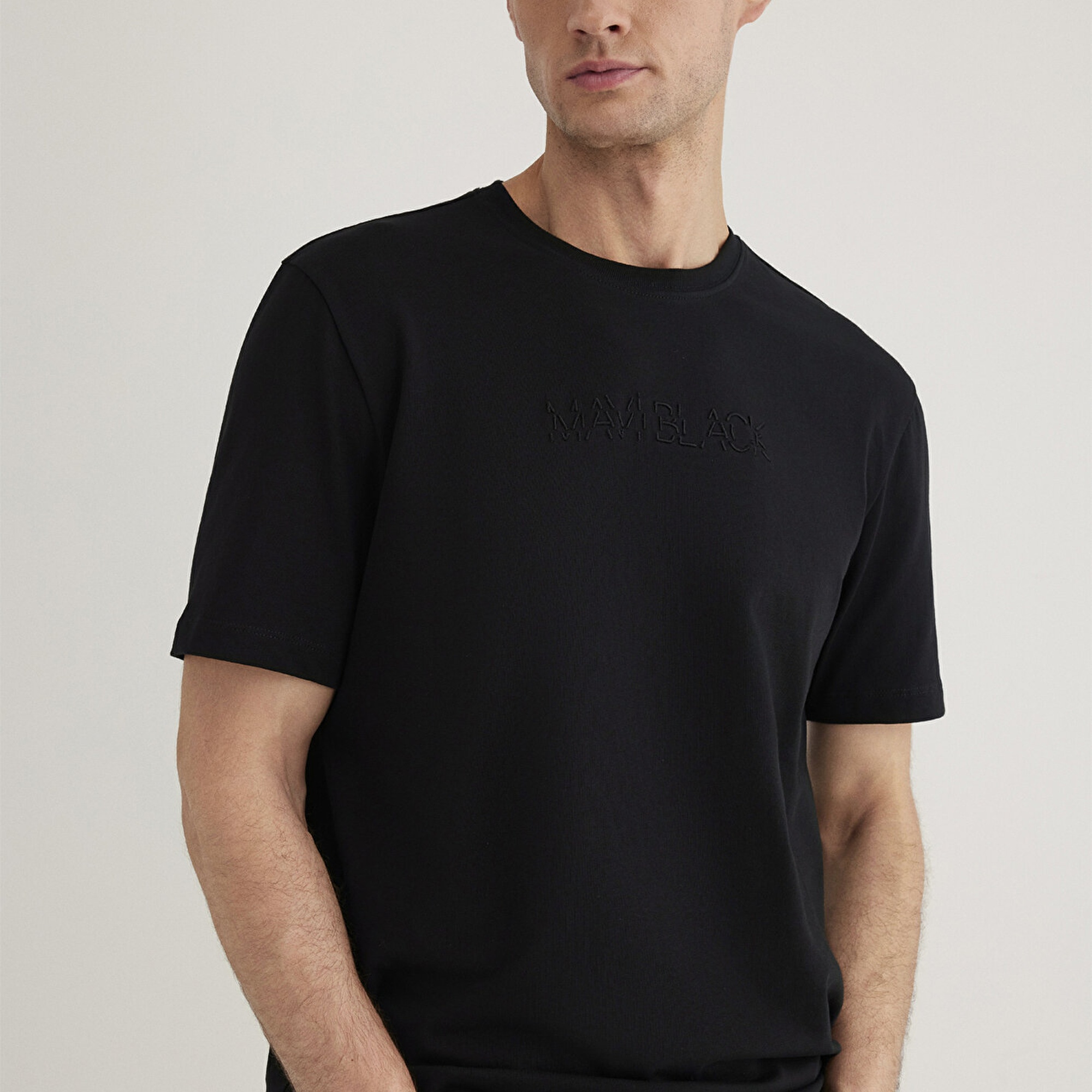 Mavi Mavi Black Nakışlı Siyah Tişört Regular Fit / Normal Kesim 0612644-900